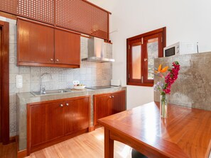 Fridge, microwave, dishwasher, coffee/tea maker