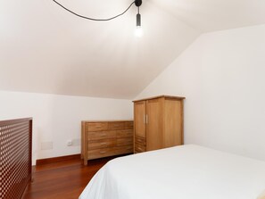 2 chambres, fer et planche à repasser, accès Internet, draps fournis