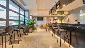 Lobby sitting area - Dayin Serene Garden Hotel - Shanghai Hongqiao North Xinjing Metro Station (Shanghai)