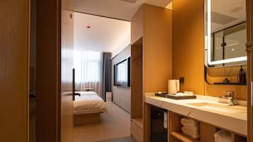 Superior Twin Room (1.2m & 1.5m Beds) | Bathroom | Shower, hair dryer, slippers, towels