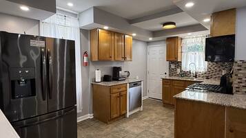 KylskÄp, mikrovÄgsugn, ugn och spishÀll