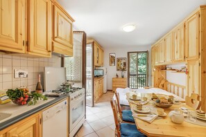 Standard Apartment, Multiple Bedrooms (Relax In Pineta) | Private kitchen | Fridge, oven, stovetop, dishwasher - Relax In Pineta (Oulx)