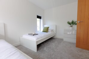 2 quartos, ferros/tábuas de passar roupa, Wi-Fi de cortesia