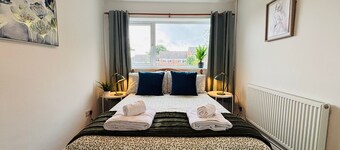 Dudley Apartment with Parking