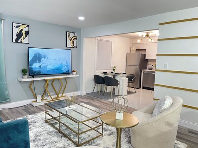 Entire Cozy Home + Free Parking + Fast Wi-Fi & Located in central area