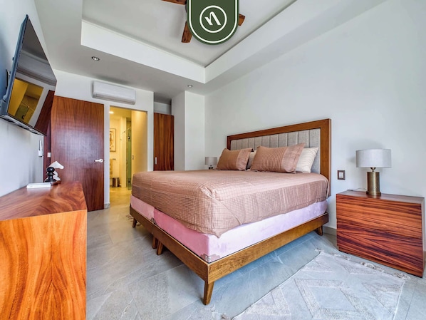 2 Schlafzimmer, Schreibtisch, Bügeleisen/Bügelbrett, Reisekinderbett
