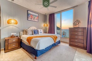 2 slaapkamers, een strijkplank/strijkijzer, reisbedje, wifi