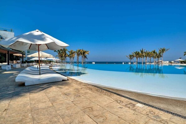 Pool - Beachfront Duplex with Multiple Pools - Beachclub (Nuevo Vallarta)