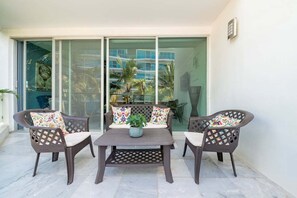 Terrace/patio - Beachfront Duplex with Multiple Pools - Beachclub (Nuevo Vallarta)