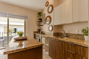 Fridge, microwave, oven, coffee/tea maker