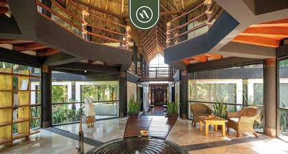 3BR Condo in the Krystal Grand Hotel - Beach