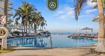 3BR Condo in the Krystal Grand Hotel - Beach