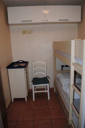 2 chambres, fer et planche à repasser