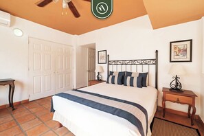 2 chambres, bureau, fer et planche à repasser, lit parapluie