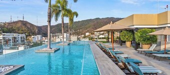 Amazing 1 BR Condo in Romantic Zone - Rooftop Pool