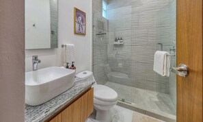 Shower, hair dryer, towels - Great Design 1BR Condo - Rooftop pool (Puerto Vallarta, Jal.)