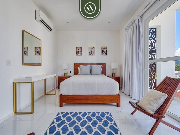 1 Schlafzimmer, Schreibtisch, Bügeleisen/Bügelbrett, Reisekinderbett