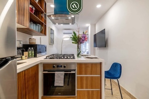 Fridge, microwave, oven, stovetop