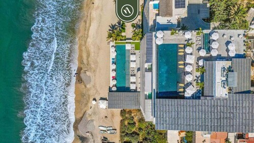 Luxury 2 BR Condo with Dream Pools - Beach - Art