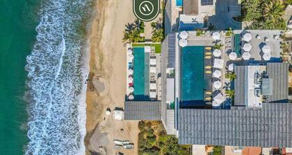 Luxury 2 BR Condo with Dream Pools - Beach - Art