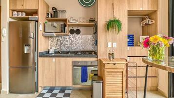 Fridge, microwave, oven, stovetop