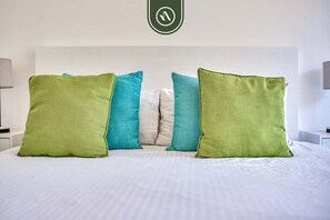 2 bedrooms, desk, iron/ironing board, travel crib