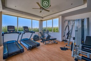 Fitness facility - 2BR Condo with Rooftop Pool - 2 Min Walk to Beach (Bucerías)