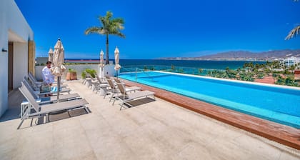 2BR Condo with Rooftop Pool - 2 Min Walk to Beach
