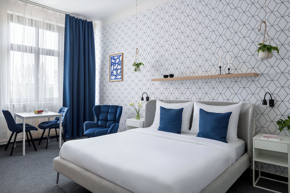 Superior Triple Room | Minibar, cribs (free), WiFi (free), bed sheets