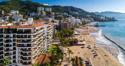 Ocean view 2Br Condo-Balcony-Beach-Pool 710