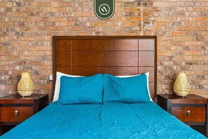 1 habitación, tabla de planchar con plancha, cuna de viaje y wifi 