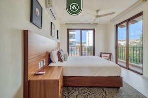 3 bedrooms, desk, travel cot, WiFi