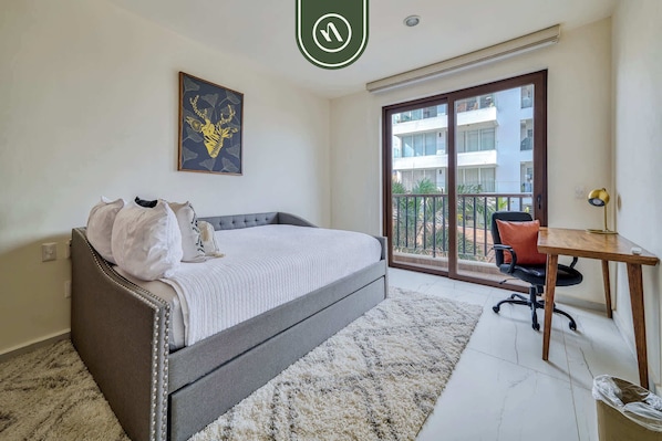 3 habitaciones, escritorio, cuna de viaje y wifi
