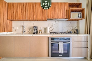 Refrigerador, microondas, horno, placa de cocina