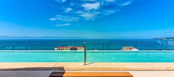 New 1 BR Condo with Amazing Rooftop Pool - Jacuzzi