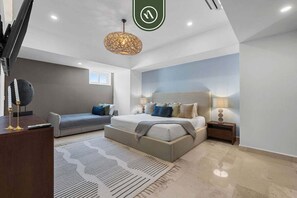 1 slaapkamer, een bureau, een strijkplank/strijkijzer, reisbedje