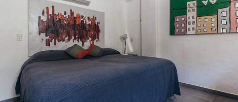 2 Schlafzimmer, Schreibtisch, Reisekinderbett, WLAN