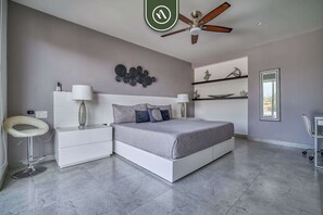 2 Schlafzimmer, Schreibtisch, Bügeleisen/Bügelbrett, Reisekinderbett