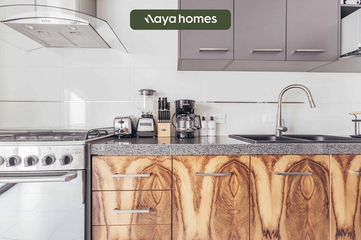 Kjøleskap, mikrobølgeovn, ovn og kokeplater