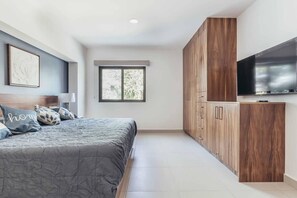 2 Schlafzimmer, Schreibtisch, Bügeleisen/Bügelbrett, Reisekinderbett