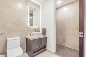 Shower, hair dryer, towels - Cozy 2BR House 2 min to the Beach - Pool - Terrace (Bucerías)