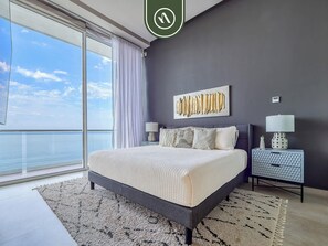 3 Schlafzimmer, Schreibtisch, Bügeleisen/Bügelbrett, Reisekinderbett