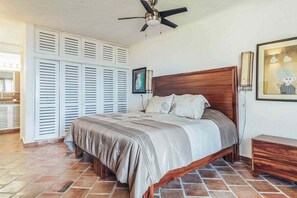 2 Schlafzimmer, Schreibtisch, Bügeleisen/Bügelbrett, Reisekinderbett