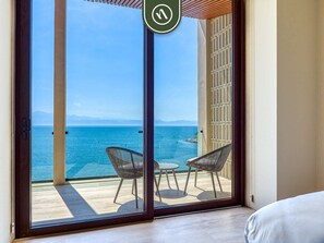 4 chambres, bureau, fer et planche à repasser, lit parapluie