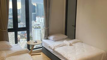 Superior Apartment, 3 Bedrooms, Balcony, City View | Meja, ruang kerja komputer riba, seterika/papan seterika, Wi-fi percuma