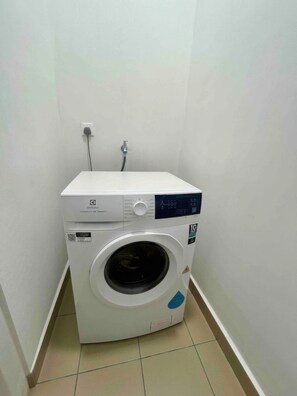 Apartamento superior, 3 quartos, sacada, vista para a cidade | Lavanderia
