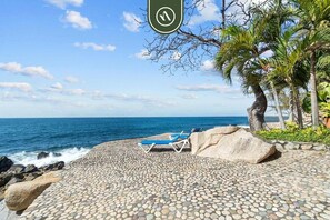 On the beach - Oceanfront 2 BR Condo with Spectacular View - Pool (Puerto Vallarta)
