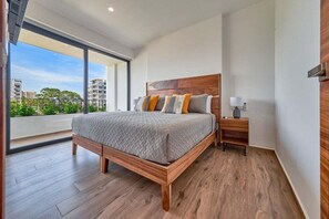 2 chambres, bureau, fer et planche à repasser, lit parapluie