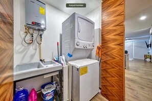 Shower, hair dryer, towels - Brand New 2BR Apt - Infinity Pool - Versalles (Puerto Vallarta)