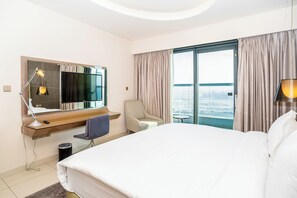 1 quarto, cofres nos quartos, ferros/tábuas de passar roupa